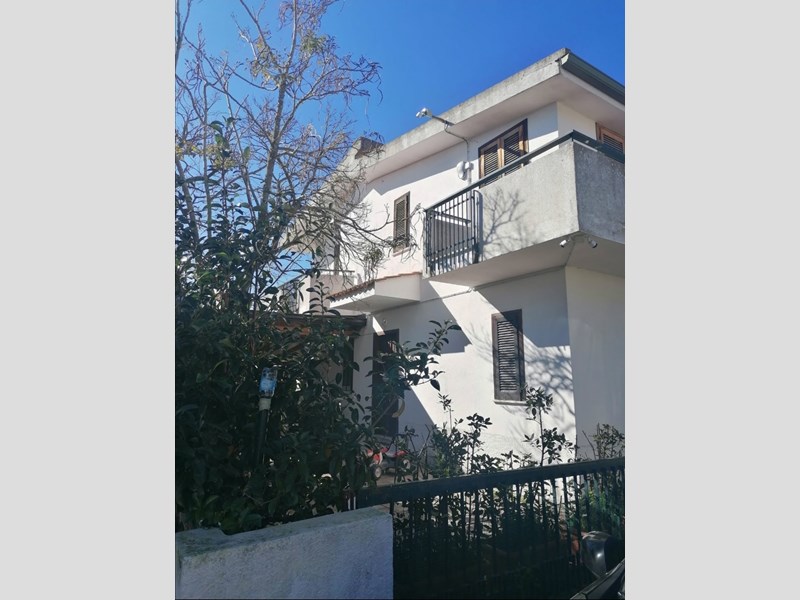 Villetta a schiera in Vendita a Nicotera, zona Mare, 90'000€, 120 m²