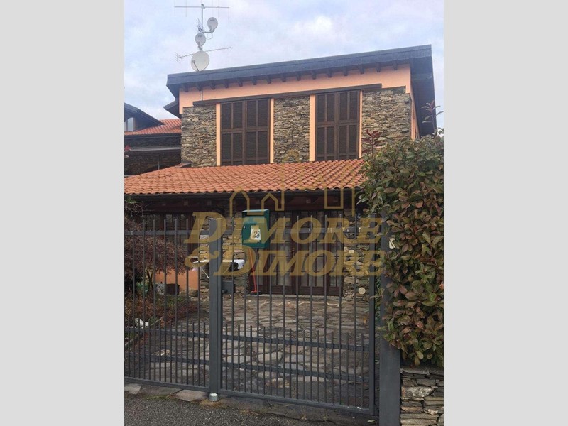Casa Indipendente in Vendita a Luino, 750 m²