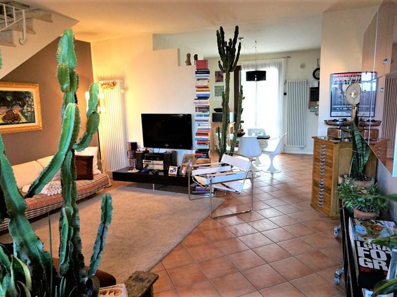 Casa Indipendente in Vendita a Montaione, zona Mura, 265'000€, 155 m², con Box