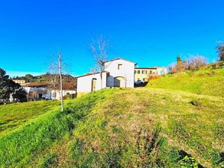 Villa in Vendita a Certaldo, 315'000€, 230 m², con Box