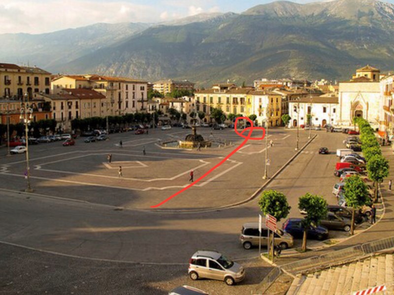 Immobile commerciale in Vendita a Sulmona, zona Piazza Garibaldi, 95'000€, 127 m²