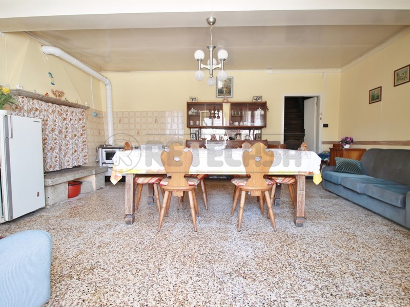 Rustico in Vendita a Nogarole Vicentino, 150'000€, 265 m²
