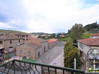 Appartamento in Vendita a Volterra, zona FRAZIONE DI VOLTERRA, 80'000€, 62 m²
