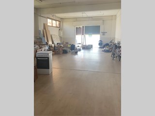 Immobile commerciale in Vendita a Chiaravalle, zona Centrale, 110'000€, 105 m²