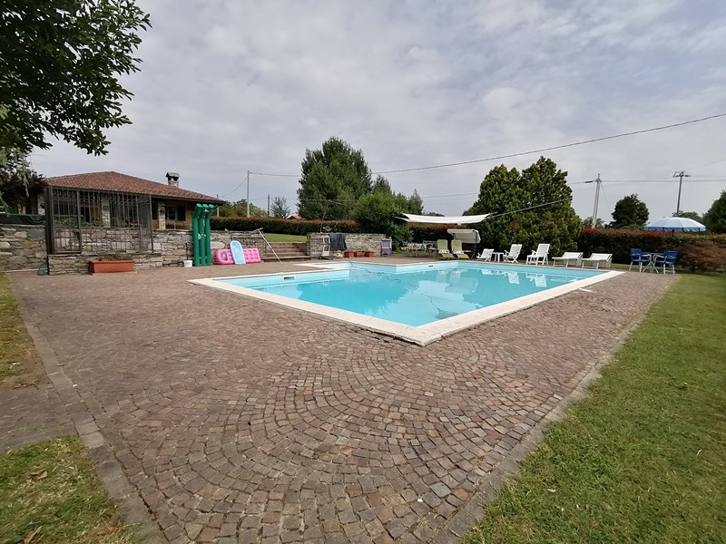 Villa in Vendita a Arona, zona LAGO MAGGIORE, 990'000€, 795 m², con Box