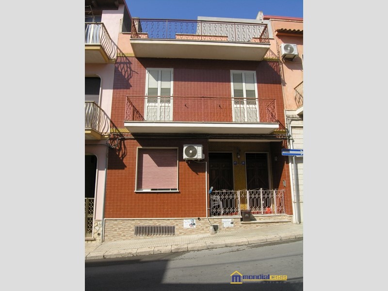 Casa Indipendente in Vendita a Pachino, 130'000€, 310 m²