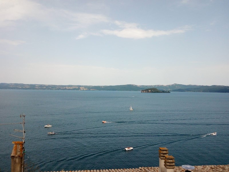 Trilocale in Vendita a Capodimonte, zona Piazza della Rocca, 250'000€, 64 m², arredato