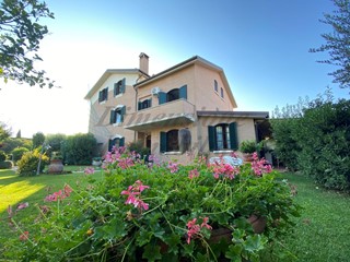 Casa Semi Indipendente in Vendita a Rosignano Marittimo, zona Rosignano Solvay, 600'000€, 320 m², con Box