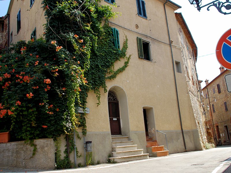 Immobile commerciale in Vendita a Gavorrano, zona Ravi, 90'000€, 140 m²