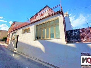 Casa Indipendente in Vendita a Falciano del Massico, zona Via Castelluccio, 75'000€, 150 m²
