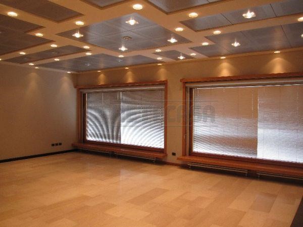 Immobile commerciale in Affitto a Marostica, zona Semicentrale, 2'800€, 360 m²
