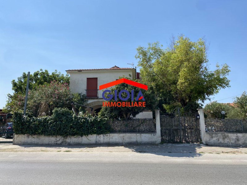 Villa in Vendita a Mondragone, zona mare, 299'999€, 265 m²