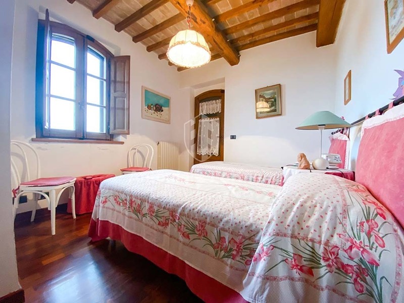 Casa Indipendente in Vendita a Città della Pieve, 1'150'000€, 300 m², arredato, con Box