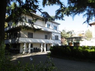 Villa in Vendita a Reggio Emilia, zona Centro storico, 800 m²
