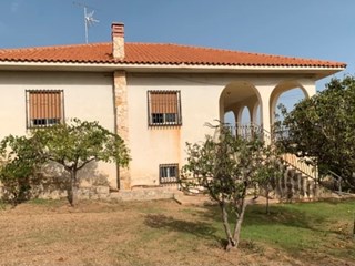 Villa in Vendita a Ragusa, zona Contrada Fontana Nuova, 190'000&euro;, 225 m², arredato, con Box