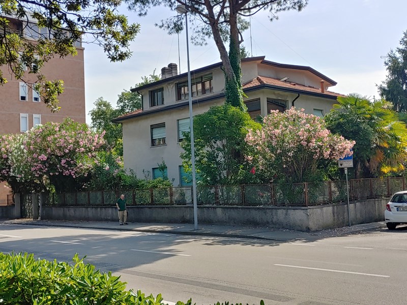 Villa bifamiliare in Vendita a Pordenone, zona Via Oberdan 13, 350'000€, 268 m²