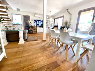 Casa Indipendente in Vendita a Viareggio, zona Torre Del Lago Puccini, 599'000€, 150 m², con Box