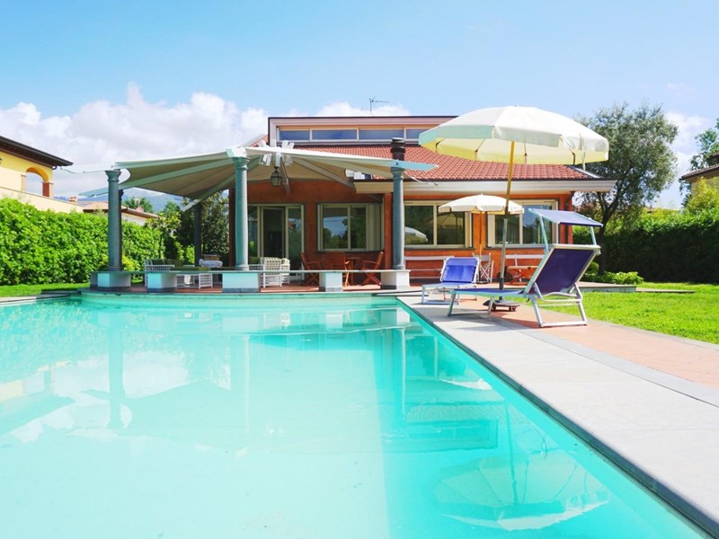 Casa Indipendente in Vendita a Forte dei Marmi, zona Vittoria Apuana, 4'400'000€, 400 m², arredato