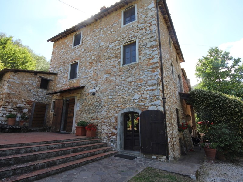 Casale in Vendita a Lucca, zona Sud, 850'000€, 300 m²