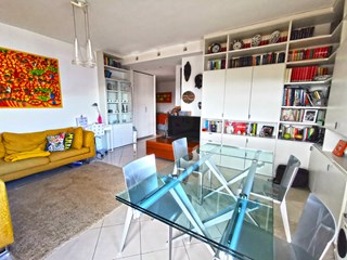 Quadrilocale in Vendita a Ivrea, zona Via Miniere, 190'000€, 107 m², con Box