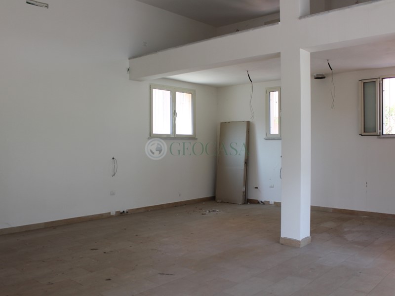 Attività commerciale in Affitto a Aulla, zona Albiano, 500€, 190 m²