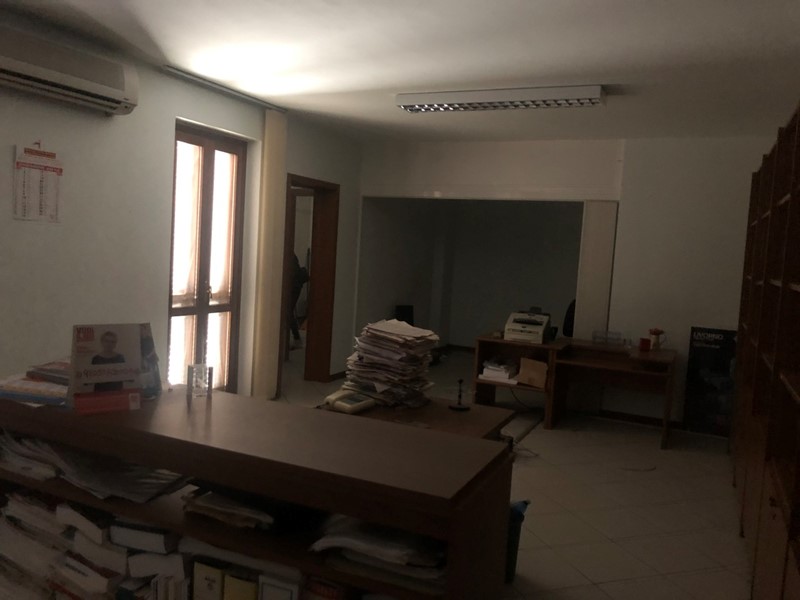 Ufficio in Affitto a Montignoso, zona Paese, 800€, 60 m²