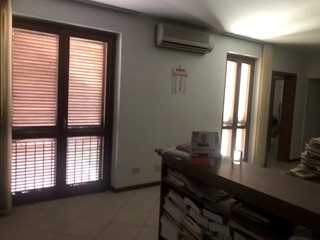 Ufficio in Affitto a Montignoso, zona Paese, 800€, 60 m²