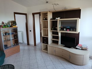 Trilocale in Vendita a Crespiatica, zona RESIDENZIALE , 77'000€, 80 m², arredato, con Box