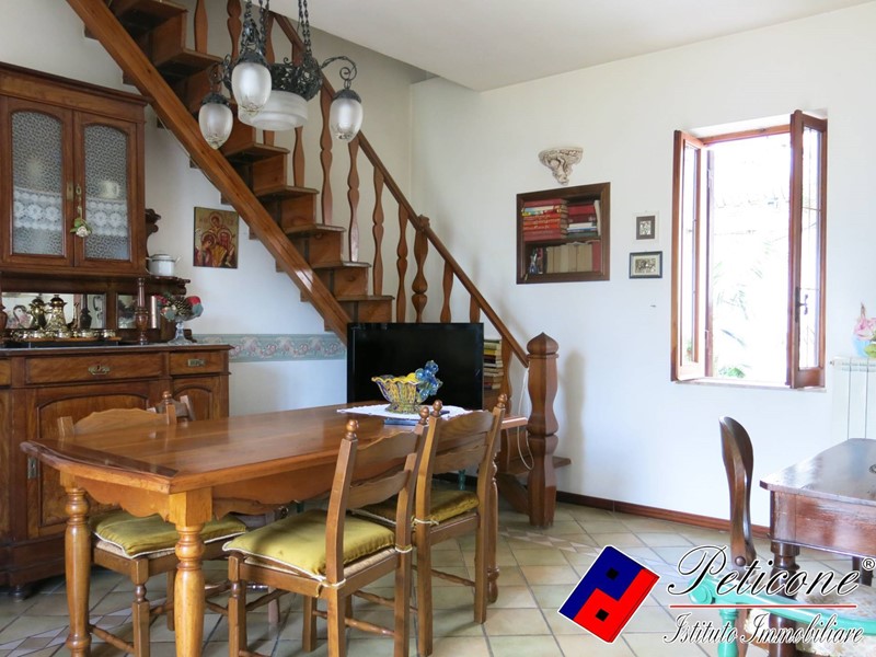 Appartamento in Vendita a Monte San Biagio, zona Centro, 155'000€, 179 m²
