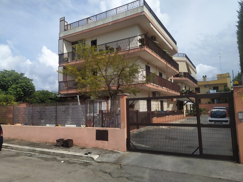 Trilocale in Vendita a Bitonto, zona Mariotto -Bitonto, 130'000€, 90 m²