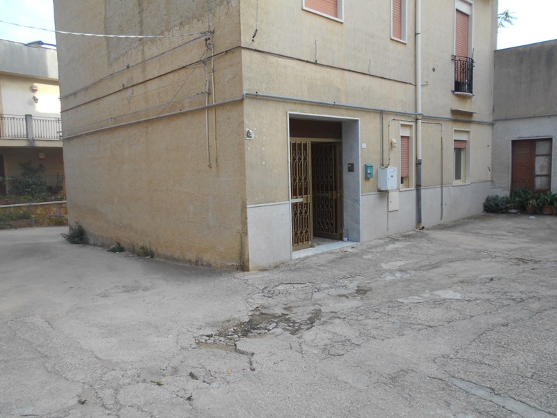 Quadrilocale in Vendita a Castelvetrano, zona periferia, 37'000&euro;, 90 m²