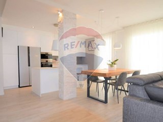 Quadrilocale in Vendita a Selvazzano Dentro, zona tencarola, 268'000€, 130 m², con Box