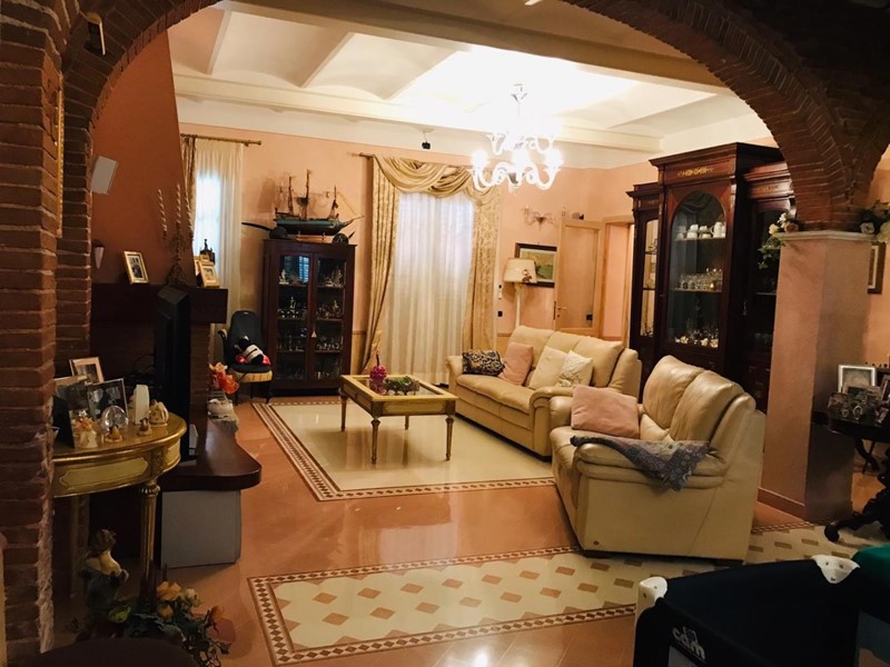 Casa di corte in Vendita a Cascina, 900'000€, 340 m², con Box