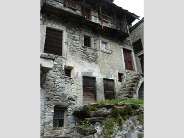 Casa Indipendente in Vendita a Varzo, 77'000€, 200 m²