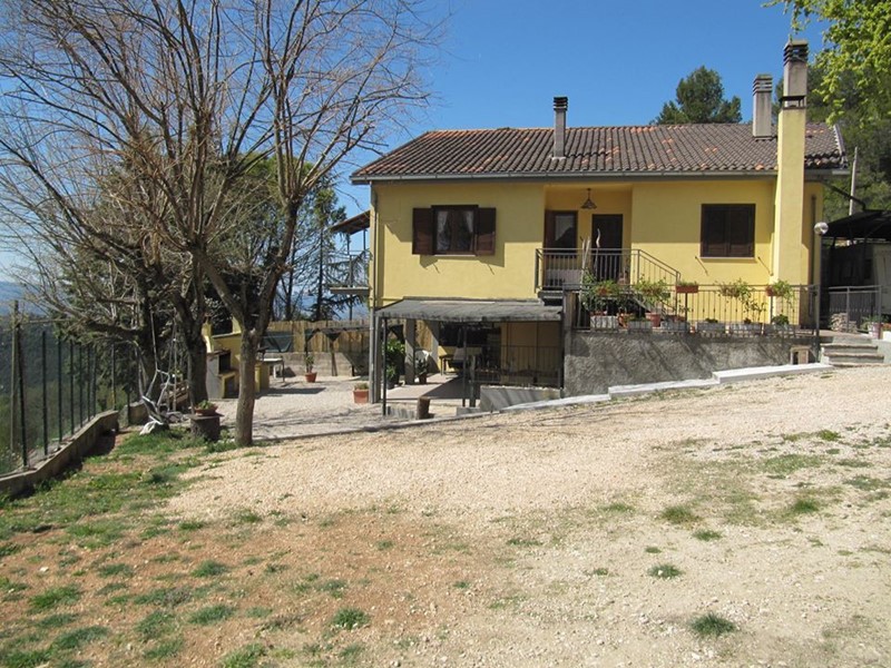 Casa Indipendente in Vendita a Terni, 200'000€, 200 m²
