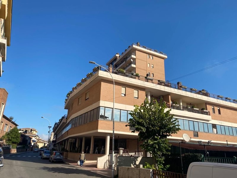 Ufficio in Affitto a Orte, 60 m²