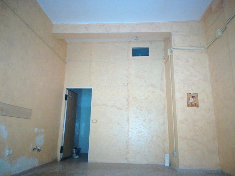 Negozio in Affitto a Bari, 400€, 35 m²