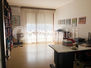 Ufficio in Affitto a Padova, 1'000€, 130 m²