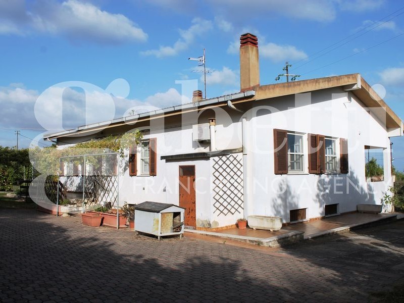 Villa bifamiliare in Vendita a Sassari, 249'000€, 185 m²