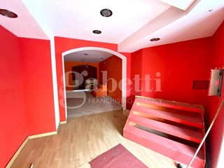 Negozio in Vendita a Arzano, 61'500€, 45 m²