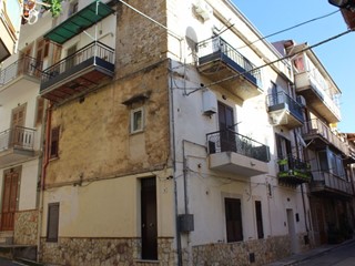 Trilocale in Vendita a Belmonte Mezzagno, 58'000€, 73 m²