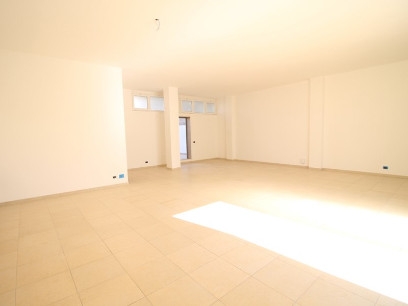 Negozio in Vendita a Manduria, 115'000€, 100 m²