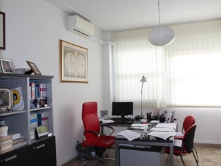 Ufficio in Vendita a Arezzo, 250'000€, 170 m²