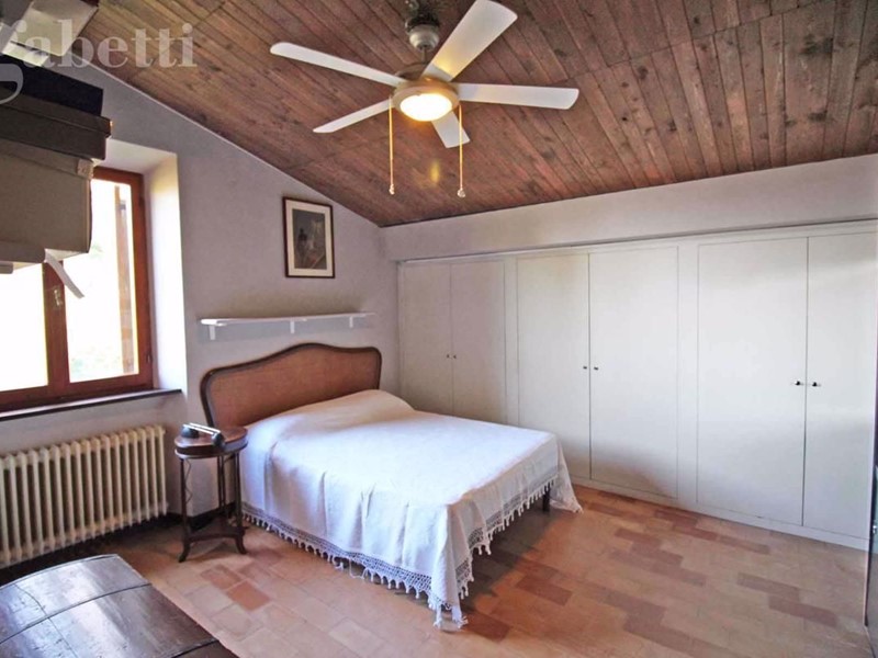 Casa Indipendente in Vendita a Ostra Vetere, 350 m²