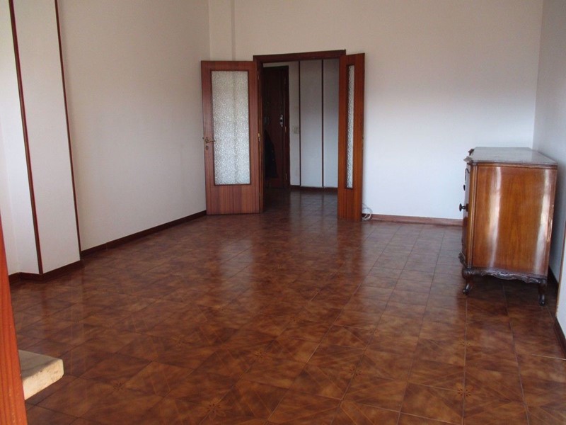 Quadrilocale in Vendita a Terni, 60'000€, 105 m²