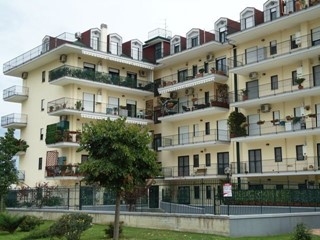 Attico in Affitto a San Nicola la Strada, 650€, 90 m²