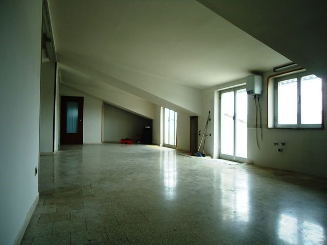 Attico in Vendita a San Nicola la Strada, 160'000€, 130 m²