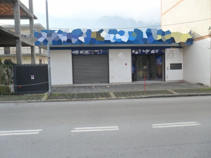 Negozio in Affitto a Nocera Superiore, 1'650€, 170 m²