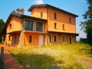 Villa in Vendita a Ziano Piacentino, 500 m²