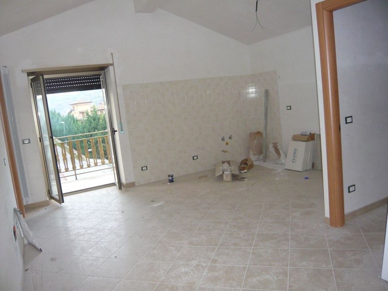 Appartamento in Vendita a Tagliacozzo, 57'000€, 90 m²